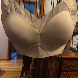 NWT beige bra very comfy smooth elastic type material for body of bra.
